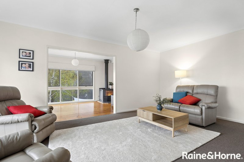 Photo - 9 Brian Road, Woodend VIC 3442 - Image 7