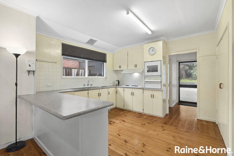 Photo - 9 Brian Road, Woodend VIC 3442 - Image 8