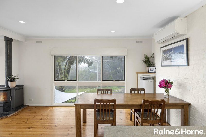 Photo - 9 Brian Road, Woodend VIC 3442 - Image 9