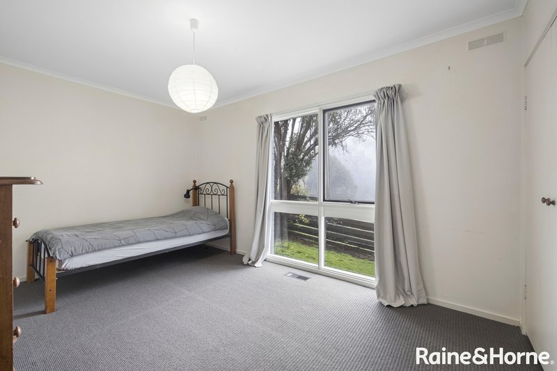 Photo - 9 Brian Road, Woodend VIC 3442 - Image 13