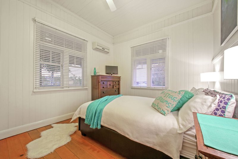 Photo - 9 Brisbane Street, Sandgate QLD 4017 - Image 3