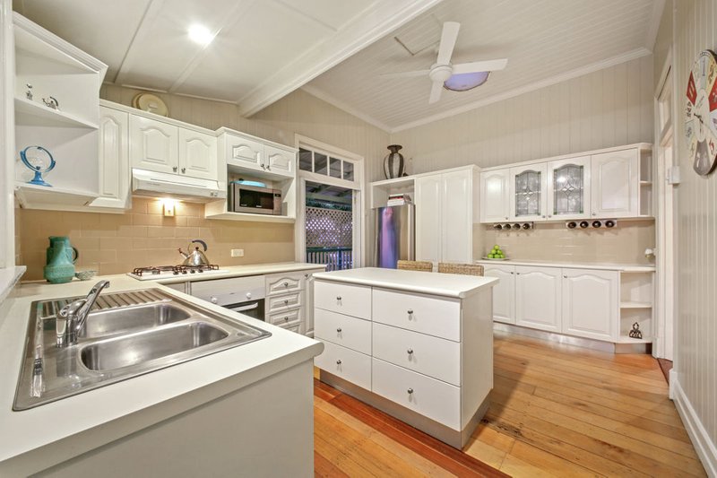 Photo - 9 Brisbane Street, Sandgate QLD 4017 - Image 4