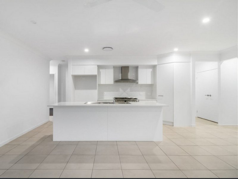 Photo - 9 Broadmead Street, Glenvale QLD 4350 - Image 2