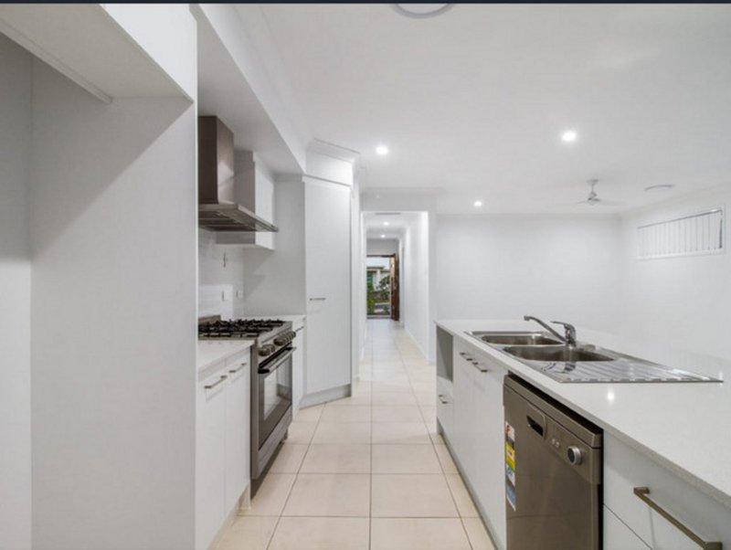 Photo - 9 Broadmead Street, Glenvale QLD 4350 - Image 3
