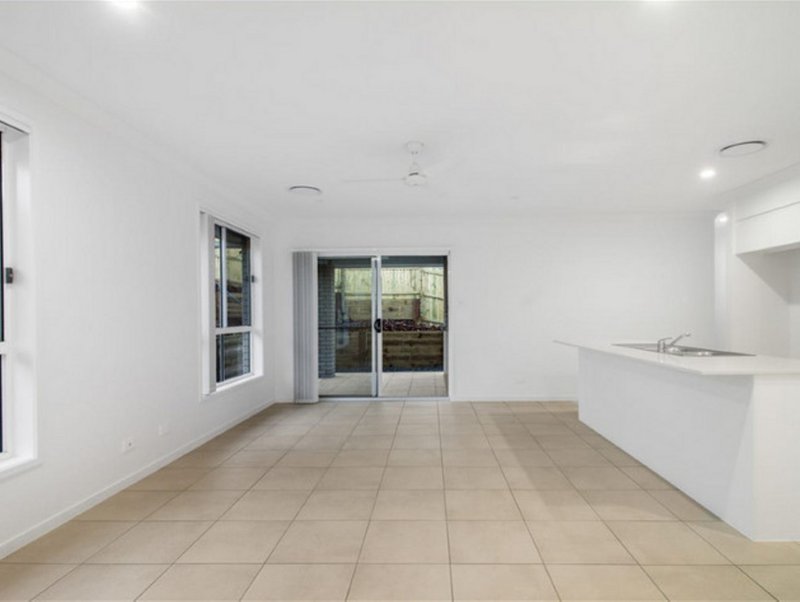 Photo - 9 Broadmead Street, Glenvale QLD 4350 - Image 4