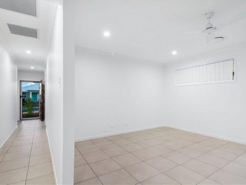 Photo - 9 Broadmead Street, Glenvale QLD 4350 - Image 5