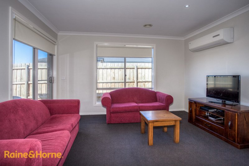 Photo - 9 Broomfield Avenue, Sunbury VIC 3429 - Image 7