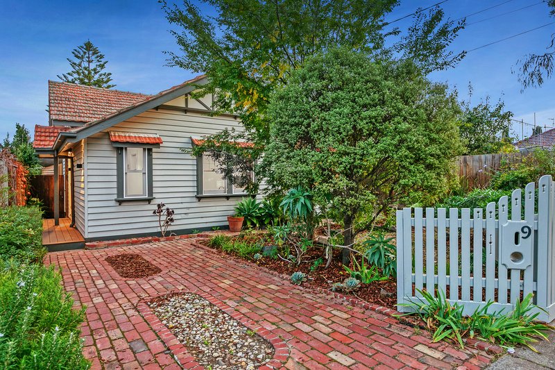 9 Broughton Avenue, Reservoir VIC 3073