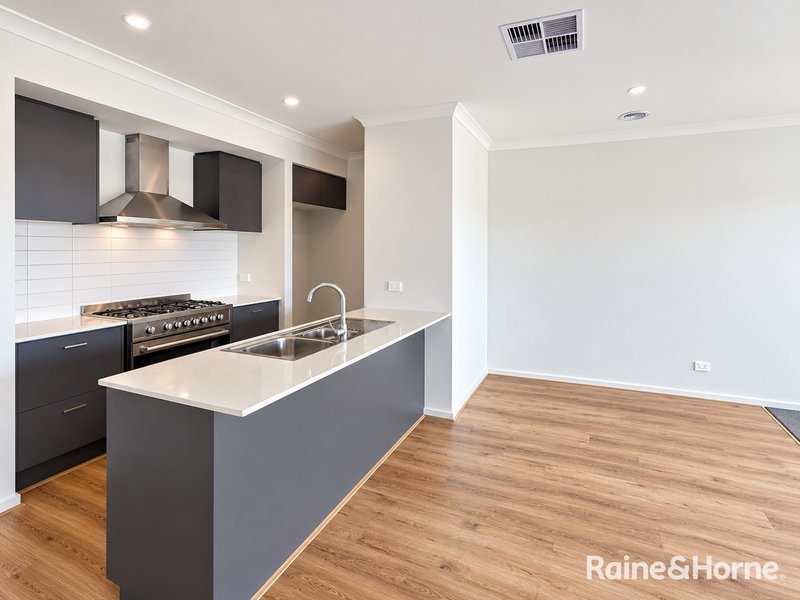 Photo - 9 Bucco Drive, Tarneit VIC 3029 - Image 3