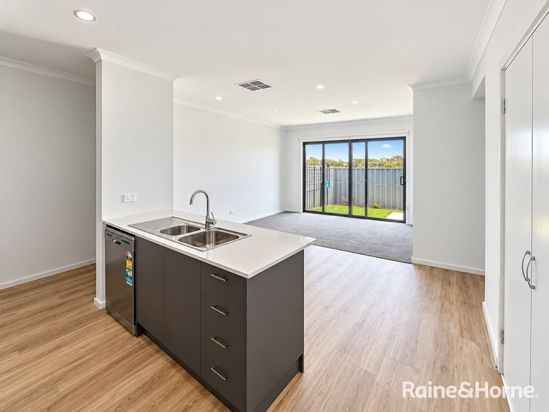 Photo - 9 Bucco Drive, Tarneit VIC 3029 - Image 5