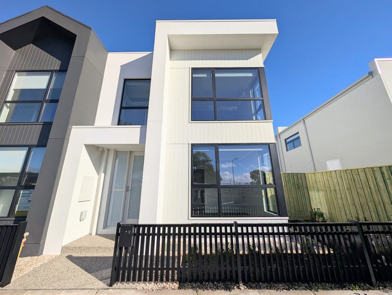 Photo - 9 Buckwheat Walk, Mickleham VIC 3064 - Image 1