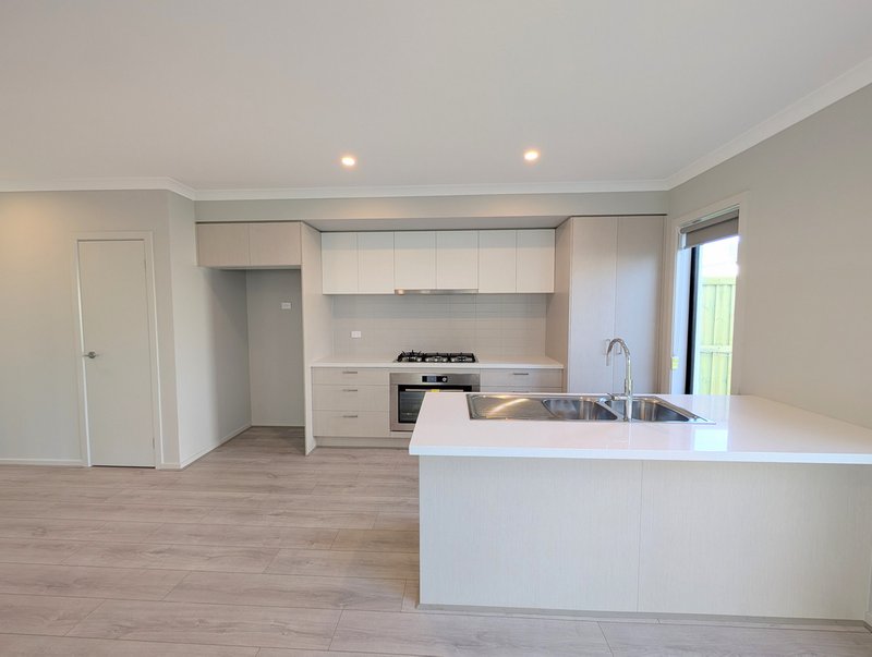 Photo - 9 Buckwheat Walk, Mickleham VIC 3064 - Image 3
