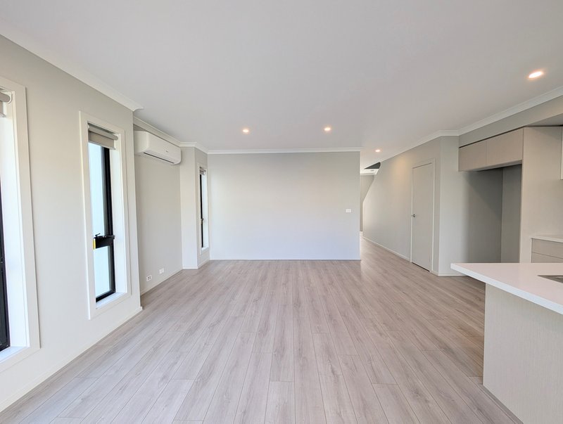 Photo - 9 Buckwheat Walk, Mickleham VIC 3064 - Image 4