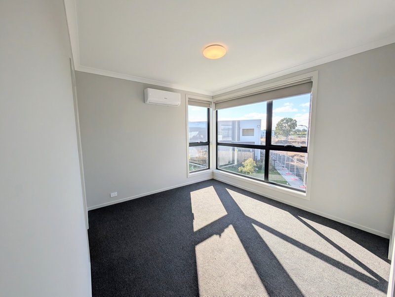 Photo - 9 Buckwheat Walk, Mickleham VIC 3064 - Image 6