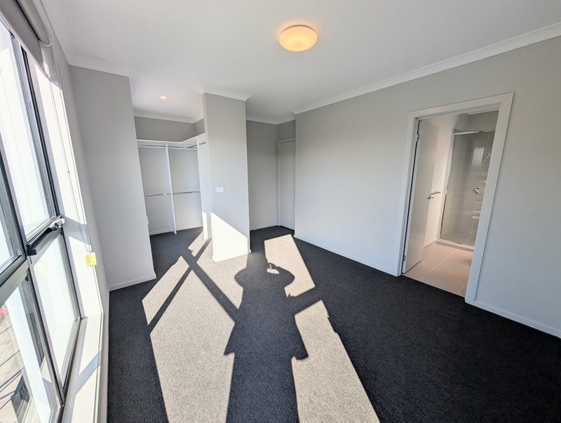 Photo - 9 Buckwheat Walk, Mickleham VIC 3064 - Image 7