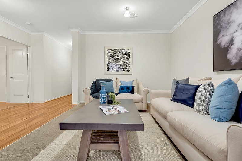 Photo - 9 Burrora Way, Craigieburn VIC 3064 - Image 4