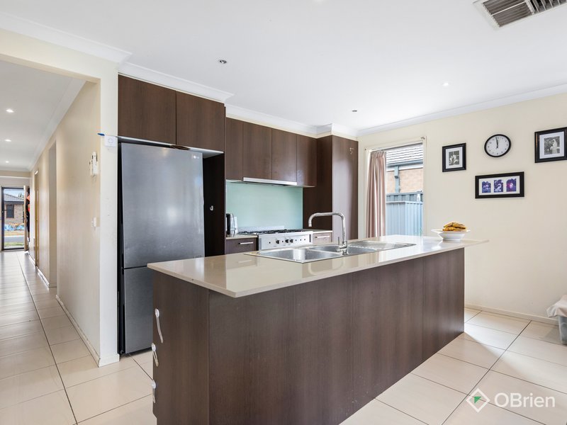 Photo - 9 Bush Street, Manor Lakes VIC 3024 - Image 5