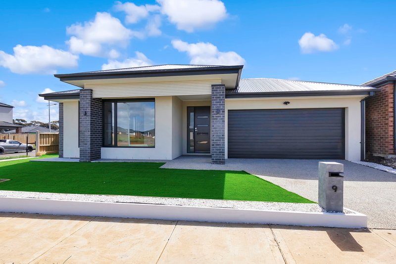 9 Buttermint Crescent, Manor Lakes VIC 3024