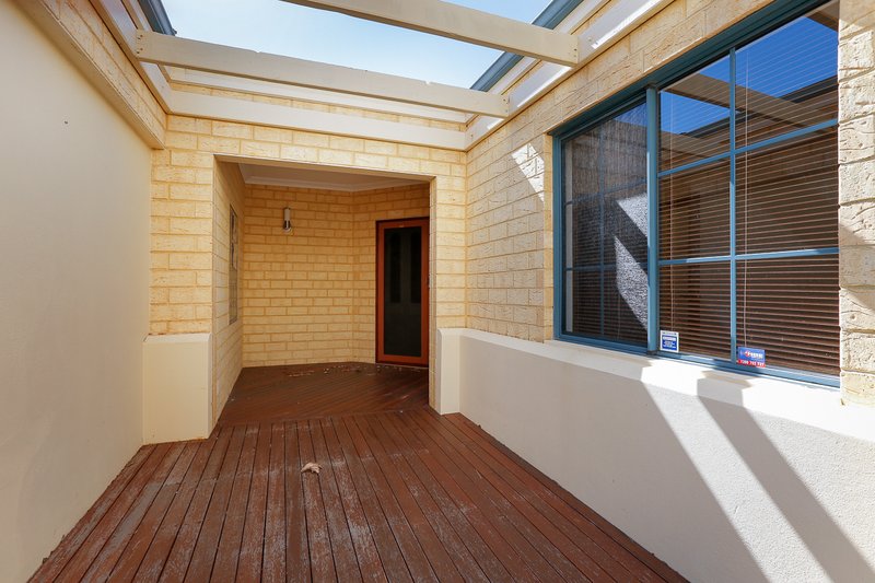 Photo - 9 Caldera Close, Mindarie WA 6030 - Image 2