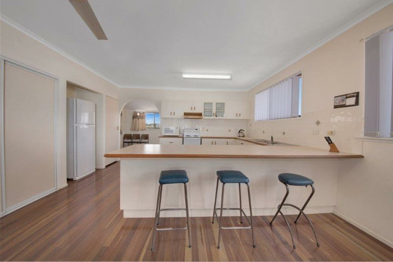 Photo - 9 Caledon Street, Tannum Sands QLD 4680 - Image 4