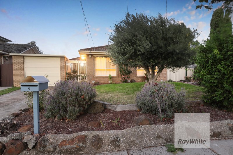 Photo - 9 Calshot Grove, Gladstone Park VIC 3043 - Image 3