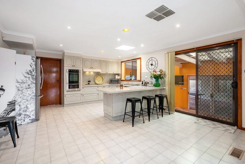 Photo - 9 Calwell Court, Mill Park VIC 3082 - Image 3