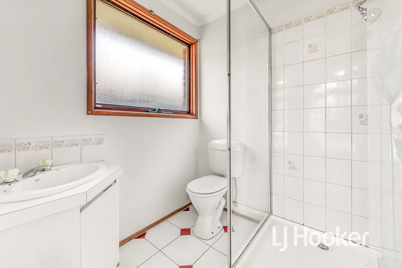 Photo - 9 Camdale Close, Hampton Park VIC 3976 - Image 11