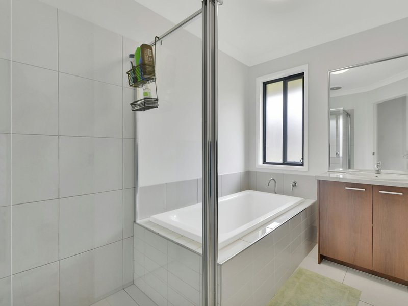 Photo - 9 Canopy View Court, Flagstone QLD 4280 - Image 13