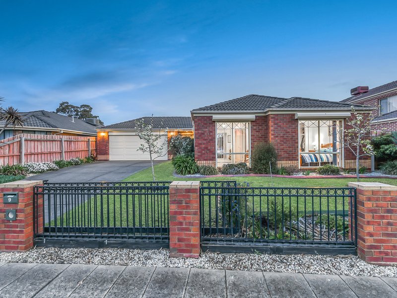 9 Carboni Crescent, Lynbrook VIC 3975