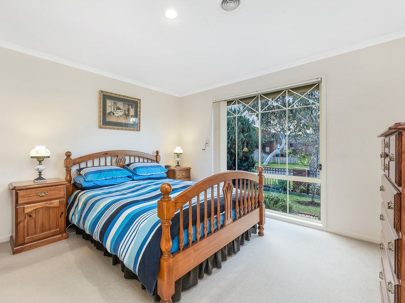 Photo - 9 Carboni Crescent, Lynbrook VIC 3975 - Image 5