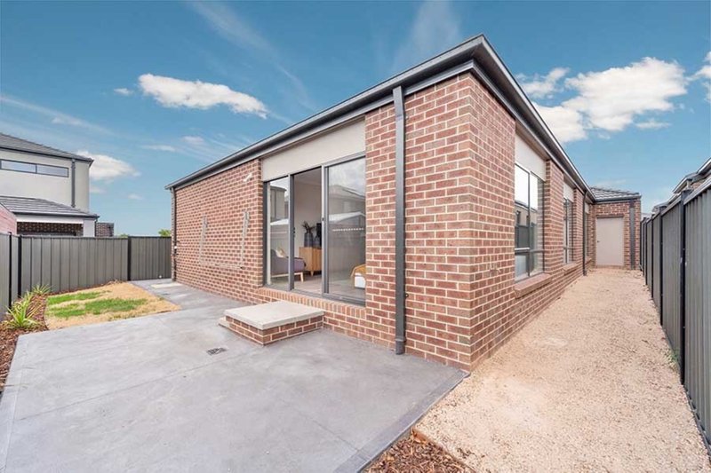 Photo - 9 Cardigan Street, Craigieburn VIC 3064 - Image 15