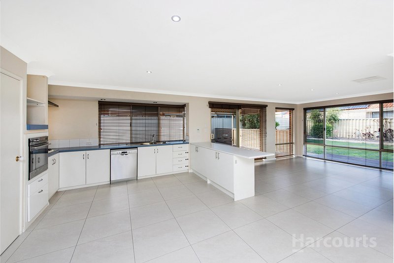 Photo - 9 Carisbrooke Loop, Hocking WA 6065 - Image 11