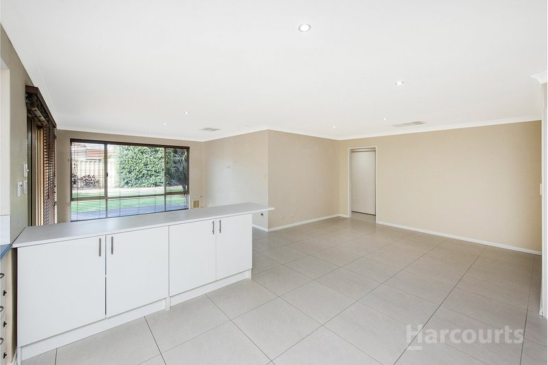 Photo - 9 Carisbrooke Loop, Hocking WA 6065 - Image 15