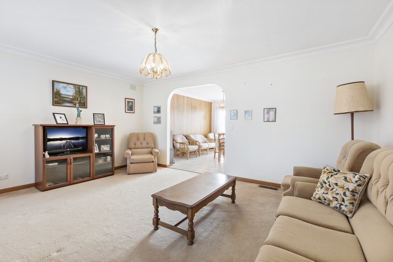 Photo - 9 Carrington Boulevard, Thomastown VIC 3074 - Image 2