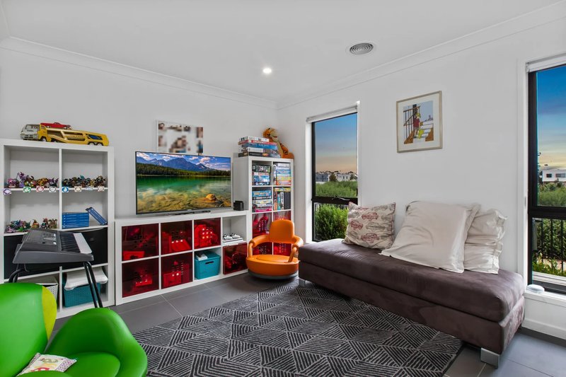 Photo - 9 Carroll Walk, Pakenham VIC 3810 - Image 4