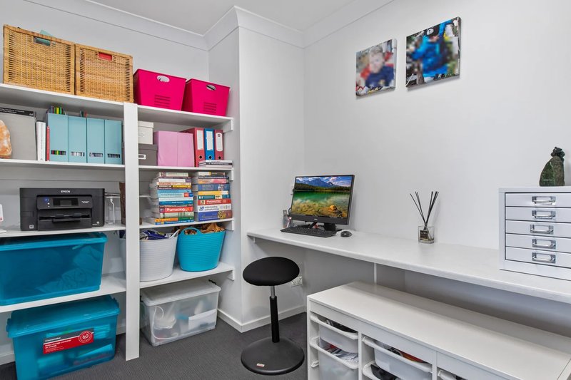 Photo - 9 Carroll Walk, Pakenham VIC 3810 - Image 5