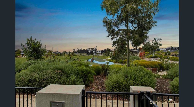 Photo - 9 Carroll Walk, Pakenham VIC 3810 - Image 7
