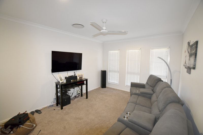 Photo - 9 Cascade Close, New Auckland QLD 4680 - Image 2