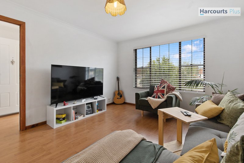 Photo - 9 Caswell Drive, Hallett Cove SA 5158 - Image 4