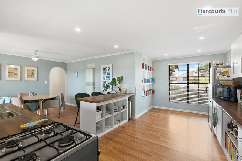 Photo - 9 Caswell Drive, Hallett Cove SA 5158 - Image 6