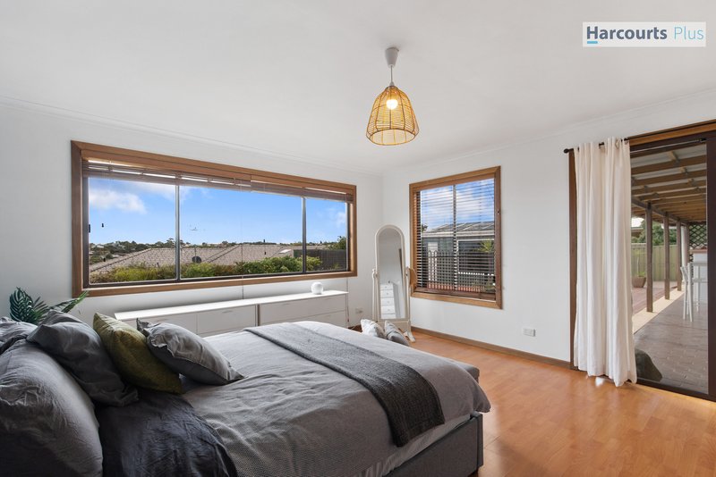 Photo - 9 Caswell Drive, Hallett Cove SA 5158 - Image 7