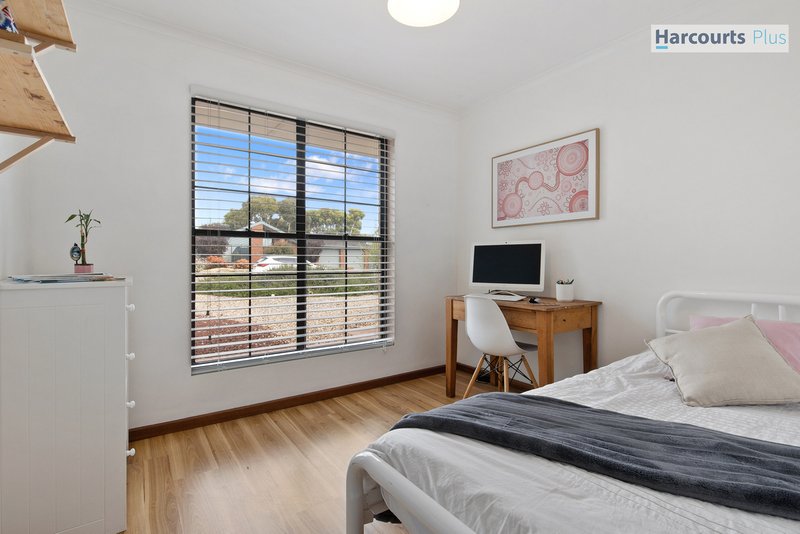 Photo - 9 Caswell Drive, Hallett Cove SA 5158 - Image 10