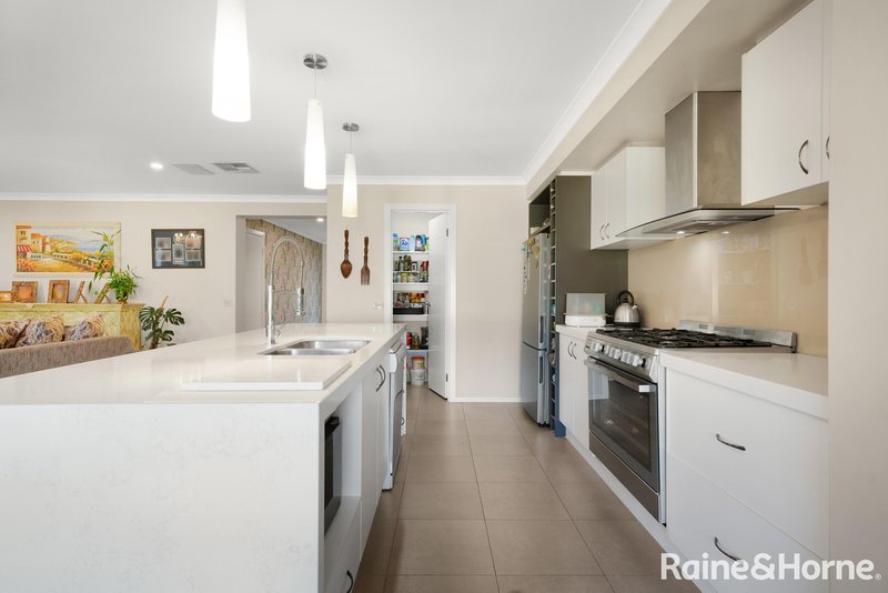 Photo - 9 Cepora Road, Tarneit VIC 3029 - Image 9