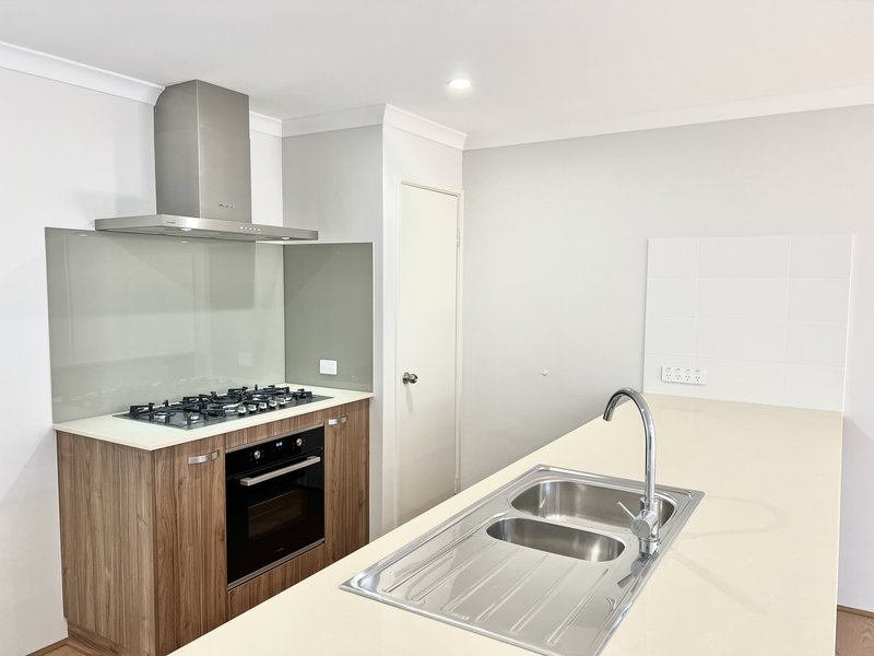 Photo - 9 Chakra Loop, Southern River WA 6110 - Image 5