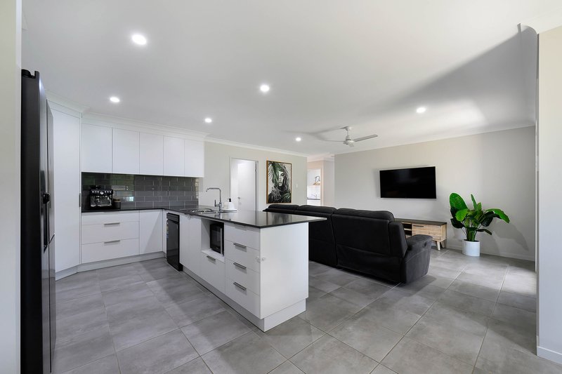 Photo - 9 Chameo Place, Marian QLD 4753 - Image 3