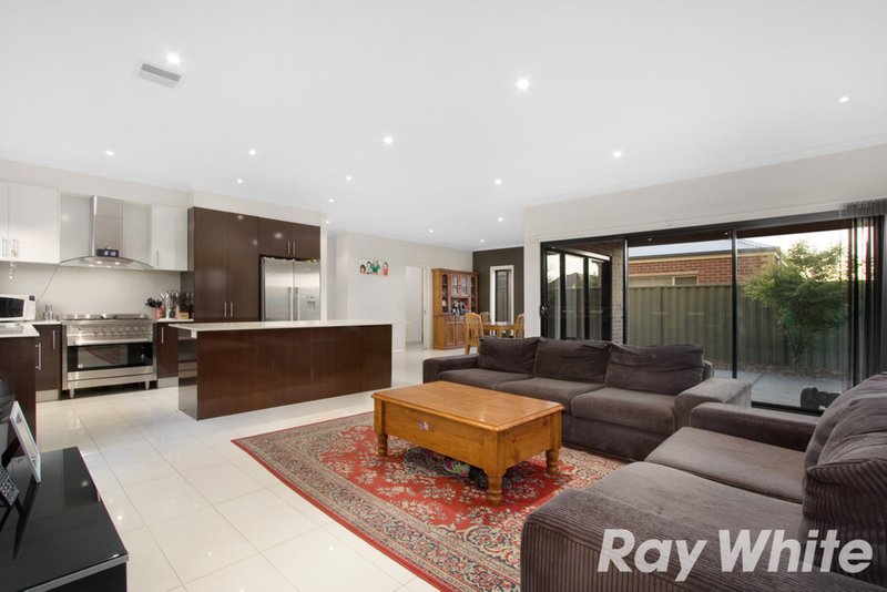 Photo - 9 Charolais Court, Pakenham VIC 3810 - Image 3