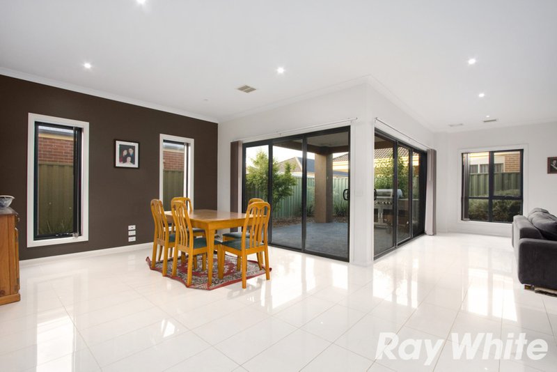 Photo - 9 Charolais Court, Pakenham VIC 3810 - Image 5