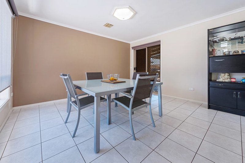 Photo - 9 Chelmsford Court, Craigieburn VIC 3064 - Image 3