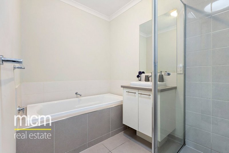 Photo - 9 Chessington Drive, Williams Landing VIC 3027 - Image 3