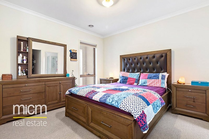 Photo - 9 Chessington Drive, Williams Landing VIC 3027 - Image 4